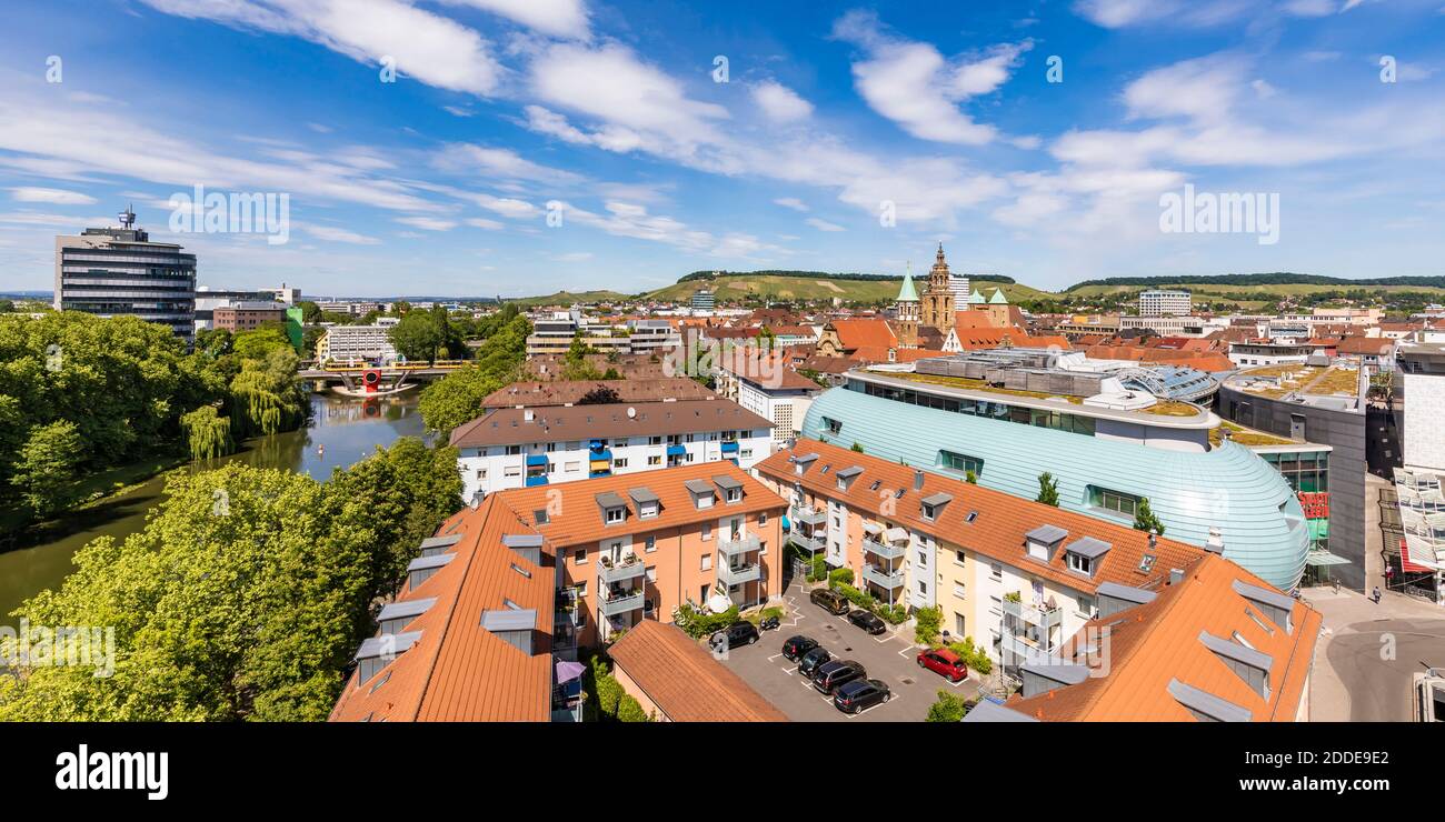 Germania, Baden-Wurttemberg, Heilbronn, Panorama della città lungo il fiume Foto Stock