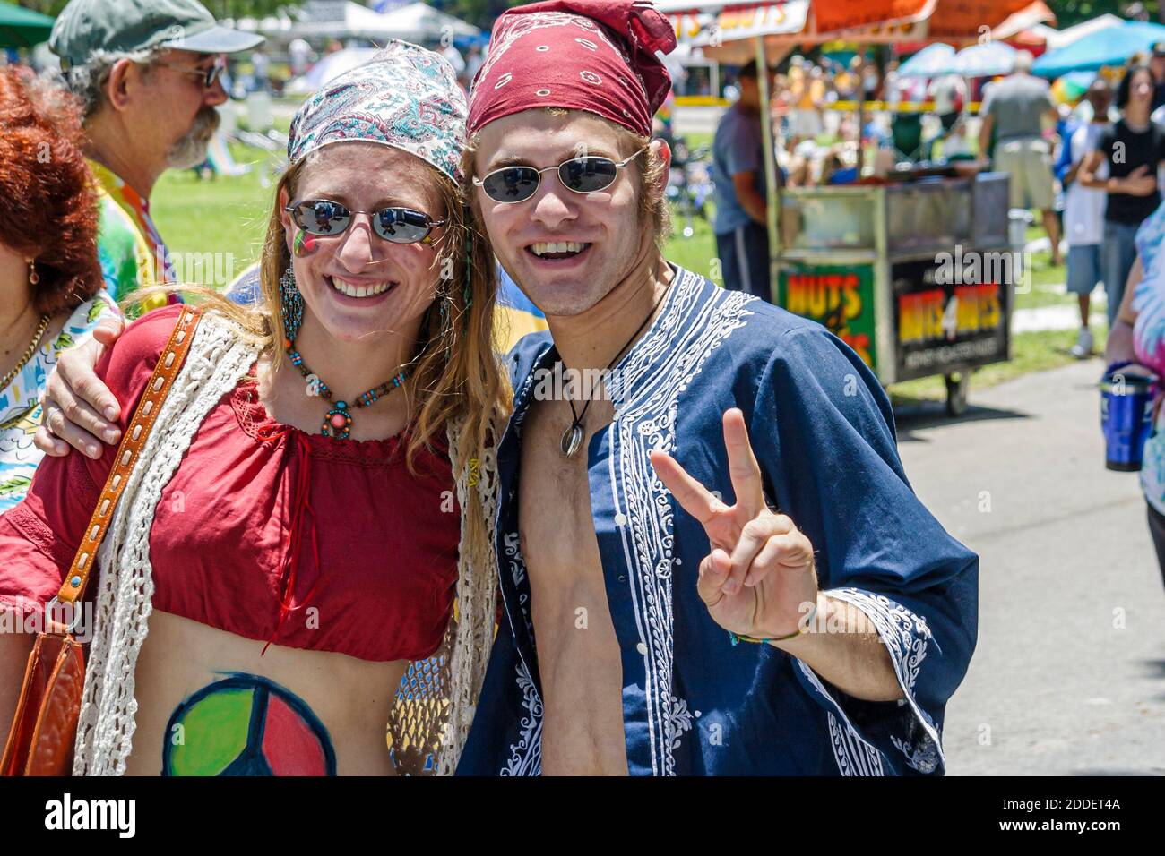 North Miami Beach Florida, Miami Dade Parks, Graynolds Park Love in event celebra la cultura degli anni '60, hippie concorso di moda, concorrenti sili Foto Stock