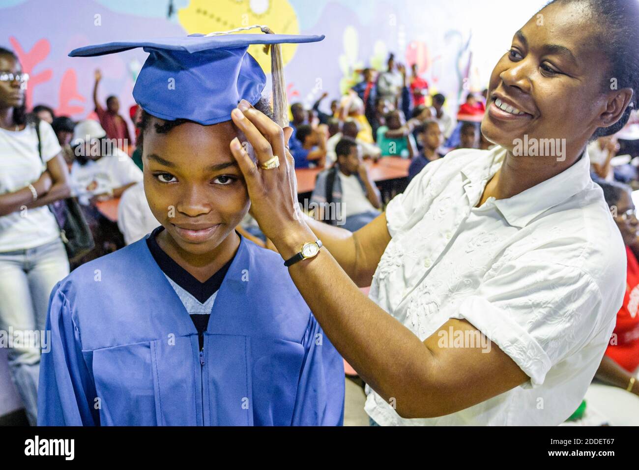 Miami Florida,Little Haiti Edison Park Elementary School Career Day,studente Black girl vestito abito vestito cappellino vestito, insegnante donna donna h Foto Stock