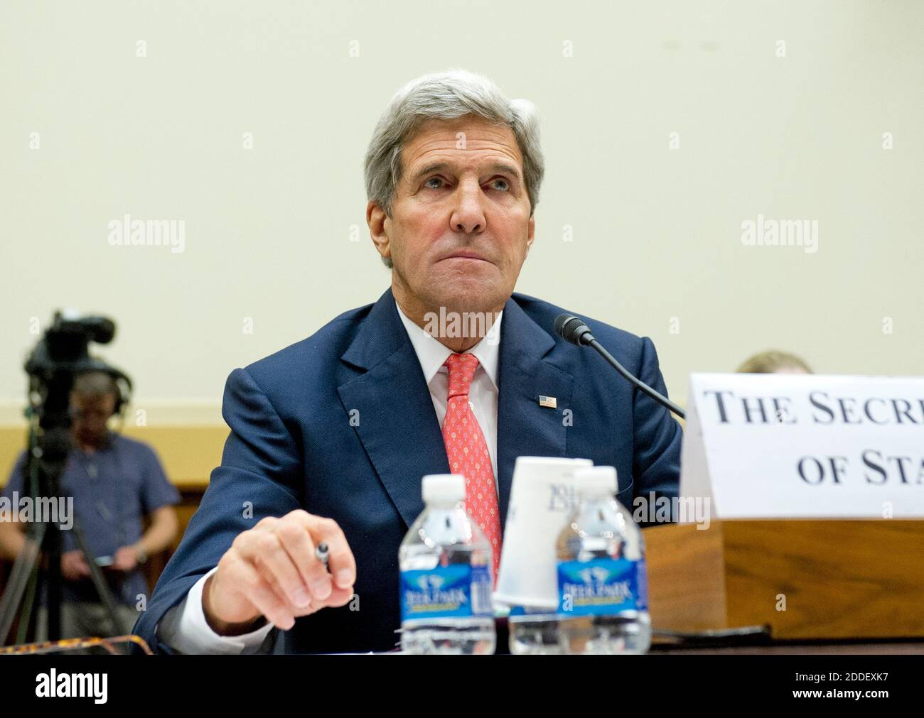 Il Segretario di Stato degli Stati Uniti John Kerry testimonia dinanzi alla commissione per gli affari esteri della Camera degli Stati Uniti riguardo alla strategia recentemente annunciata dal presidente sull’ISIS a Washington, D.C. giovedì 18 settembre 2014. L’audizione ha il titolo "la minaccia dell’ISIS: Valutare la risposta dell’amministrazione Obama". Credit: Ron Sachs / CNP /MediaPunch Foto Stock