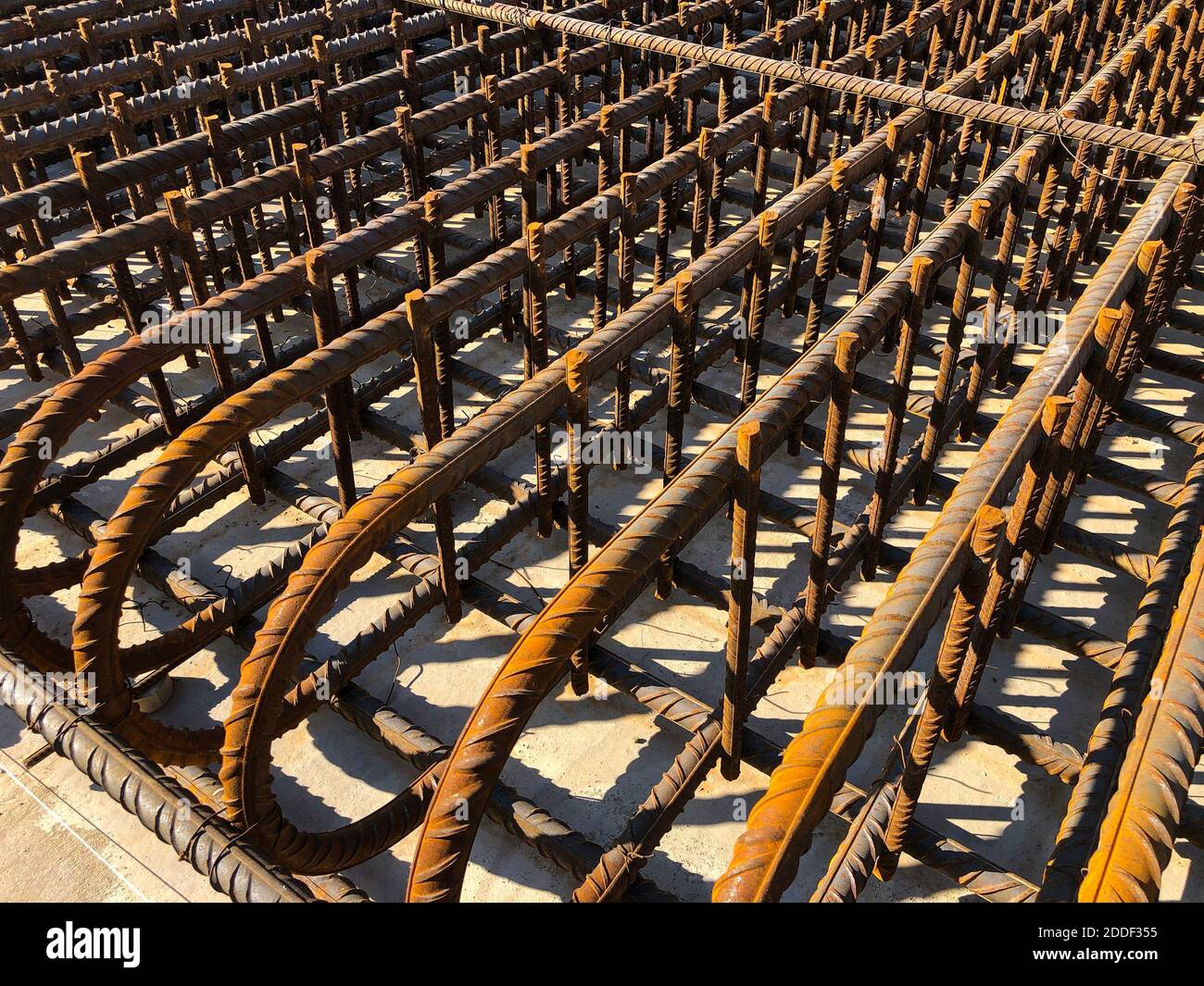 Barre di rinforzo per calcestruzzo.metallo struttura per getto in calcestruzzo sito lastra Foto Stock