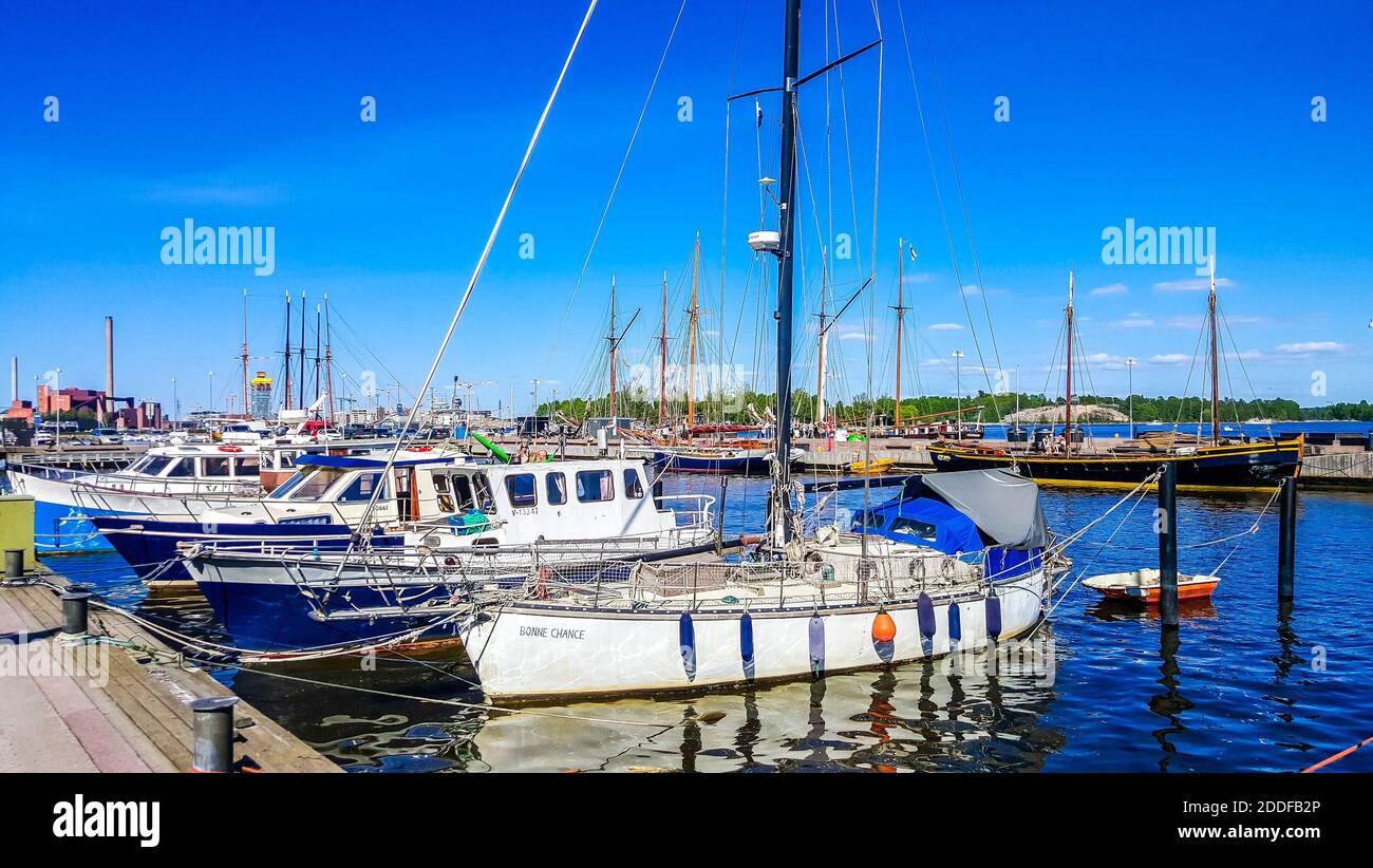 Barche nel porto di Helsinki. Finlandia. Foto Stock
