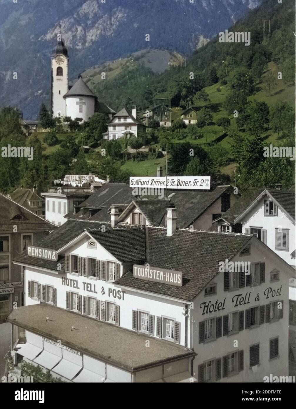 Hotel Dillo ad und Post in der Stadt Flüelen in der Schweiz, 1930er Jahre. Hotel raccontano e stazione di posta presso la città di Fluelen, Svizzera 1930s. Foto Stock