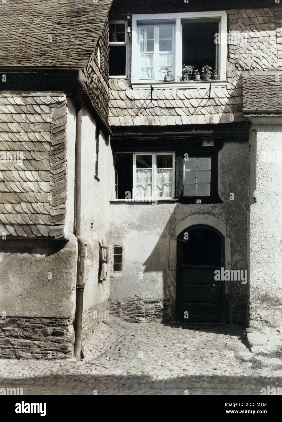 Das im Jahre 1618 erbaute Haus Nr. 464 in der Ortschaft Enkirch an der Mosel, Deutschland 1930er Jahre. Casa No. 464 , costruita nel 1618, presso la cittadina di Enkirch al fiume Mosella, Germania 1930s. Foto Stock