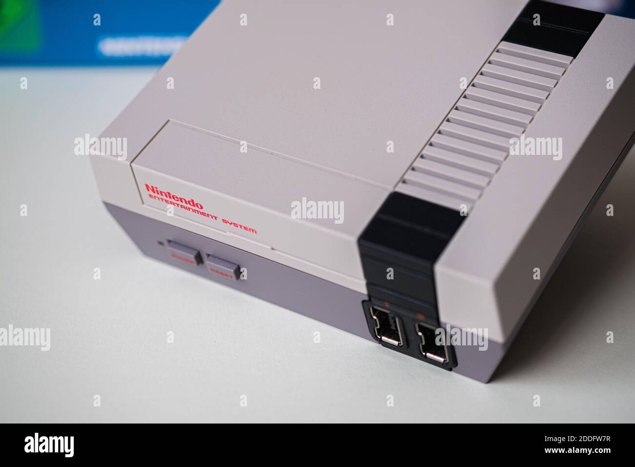 Console portatile retro NES Classic Edition – sistema di intrattenimento Nintendo Foto Stock