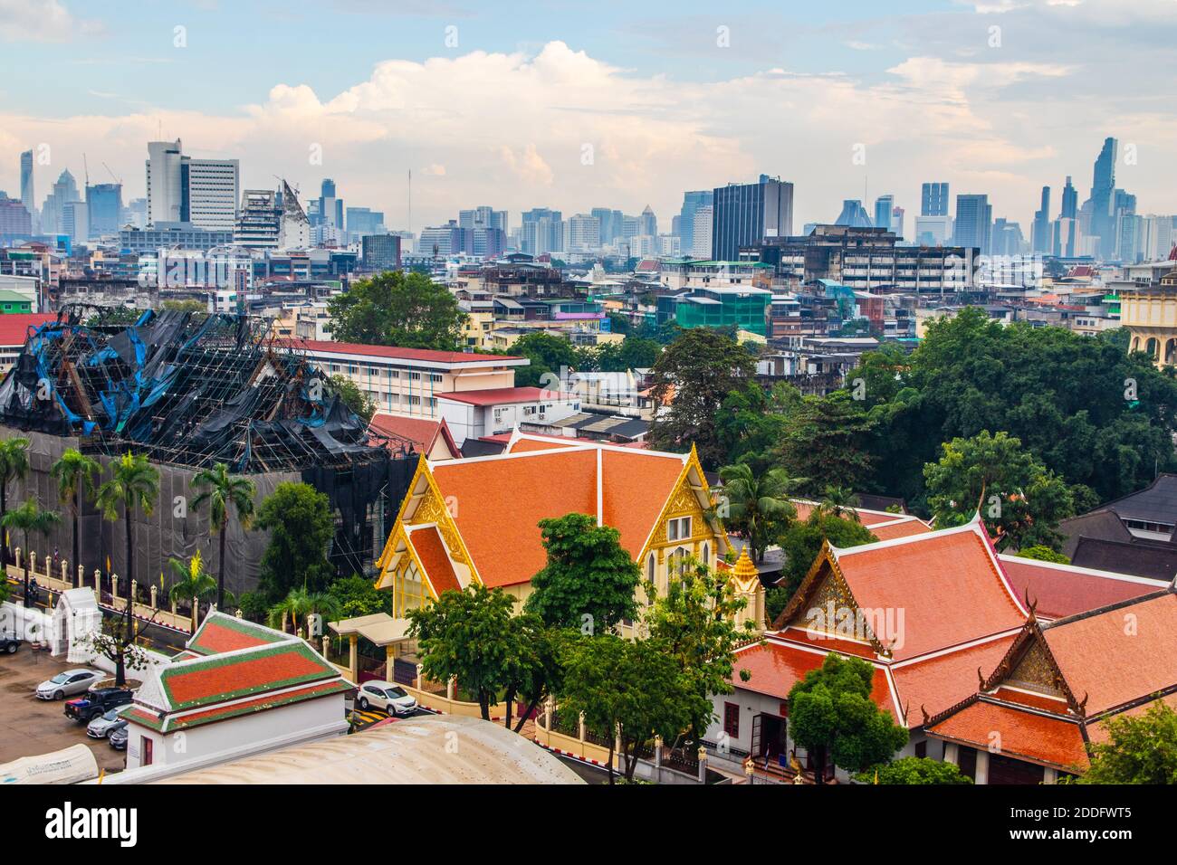 Vista sul paesaggio urbano di Bangkok da Wat Saket Foto Stock