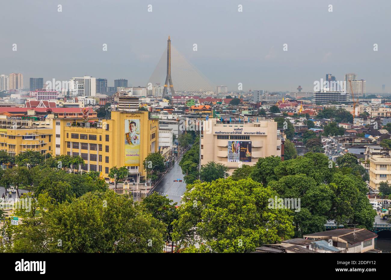 Vista sul paesaggio urbano di Bangkok da Wat Saket Foto Stock