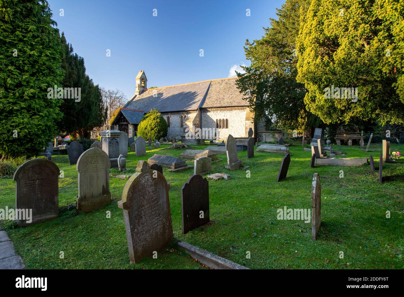 Chiesa parrocchiale e cimitero di Dyserth, Galles del Nord Foto Stock