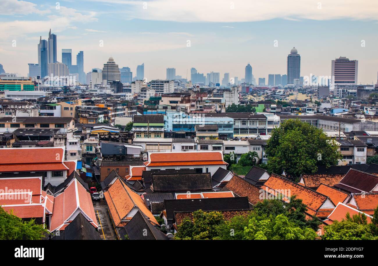 Vista sul paesaggio urbano di Bangkok da Wat Saket Foto Stock