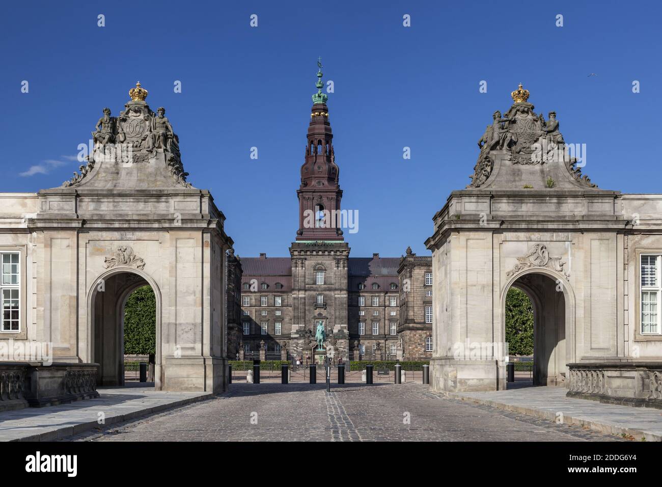 Geografia / viaggio, Danimarca, Copenaghen, palazzo della città Christiansborg su isola Slotsholmen nel centro , Additional-Rights-Clearance-Info-not-available Foto Stock