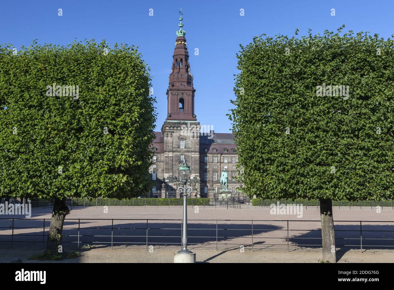 Geografia / viaggio, Danimarca, Copenaghen, palazzo della città Christiansborg su isola Slotsholmen nel centro , Additional-Rights-Clearance-Info-not-available Foto Stock