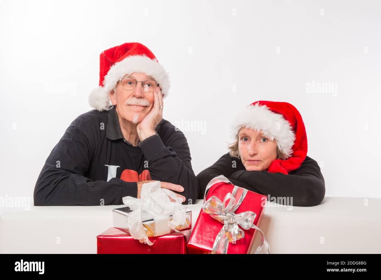Wird mit Weihnachten? Eltern und Großelltern sind traurig und befürchten wegen der Kontaktsperren ein einsames Weichnachten ohne Familie Foto Stock