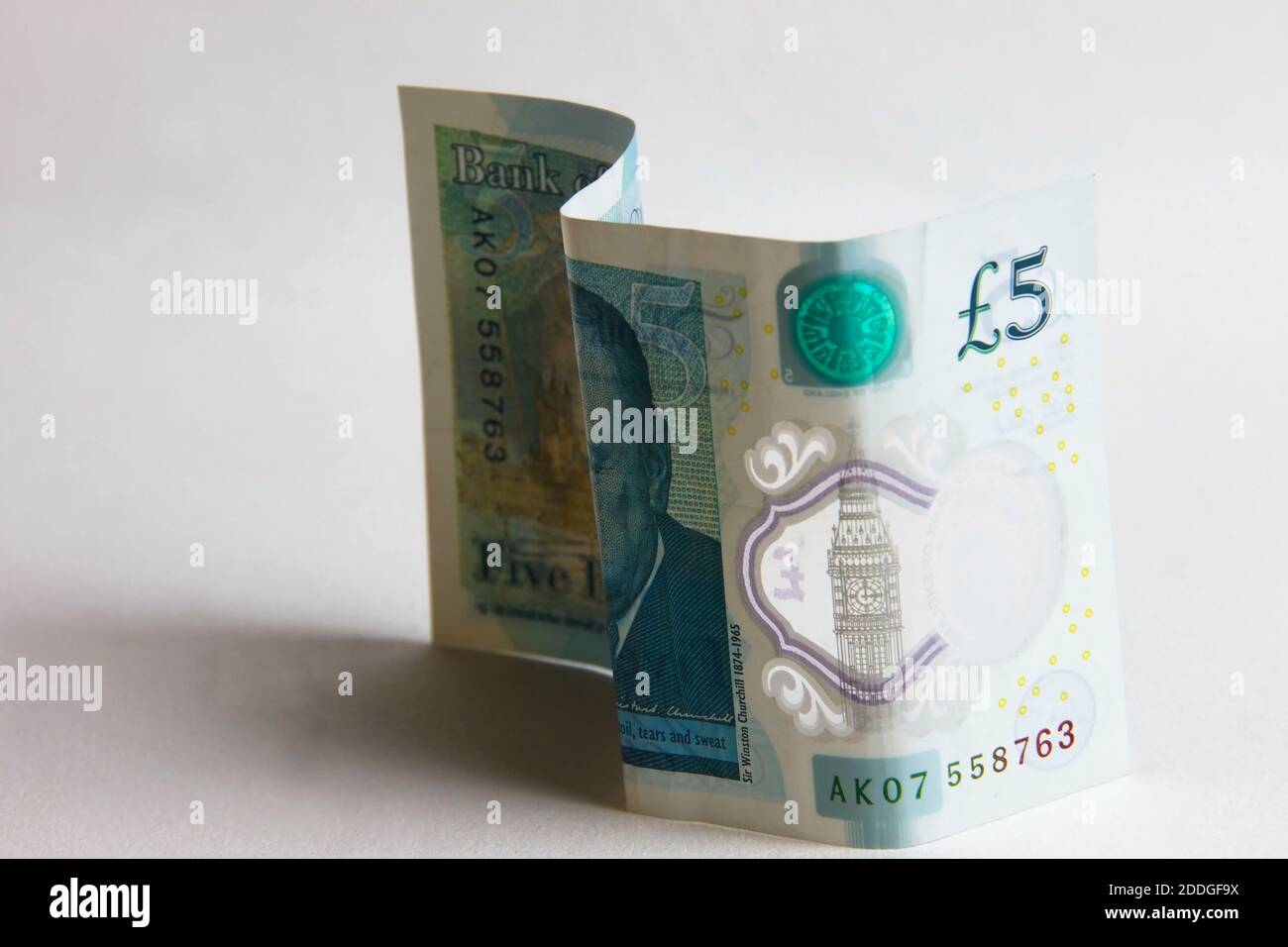 Banconota da 5 libbre. Denaro inglese. Foto Stock