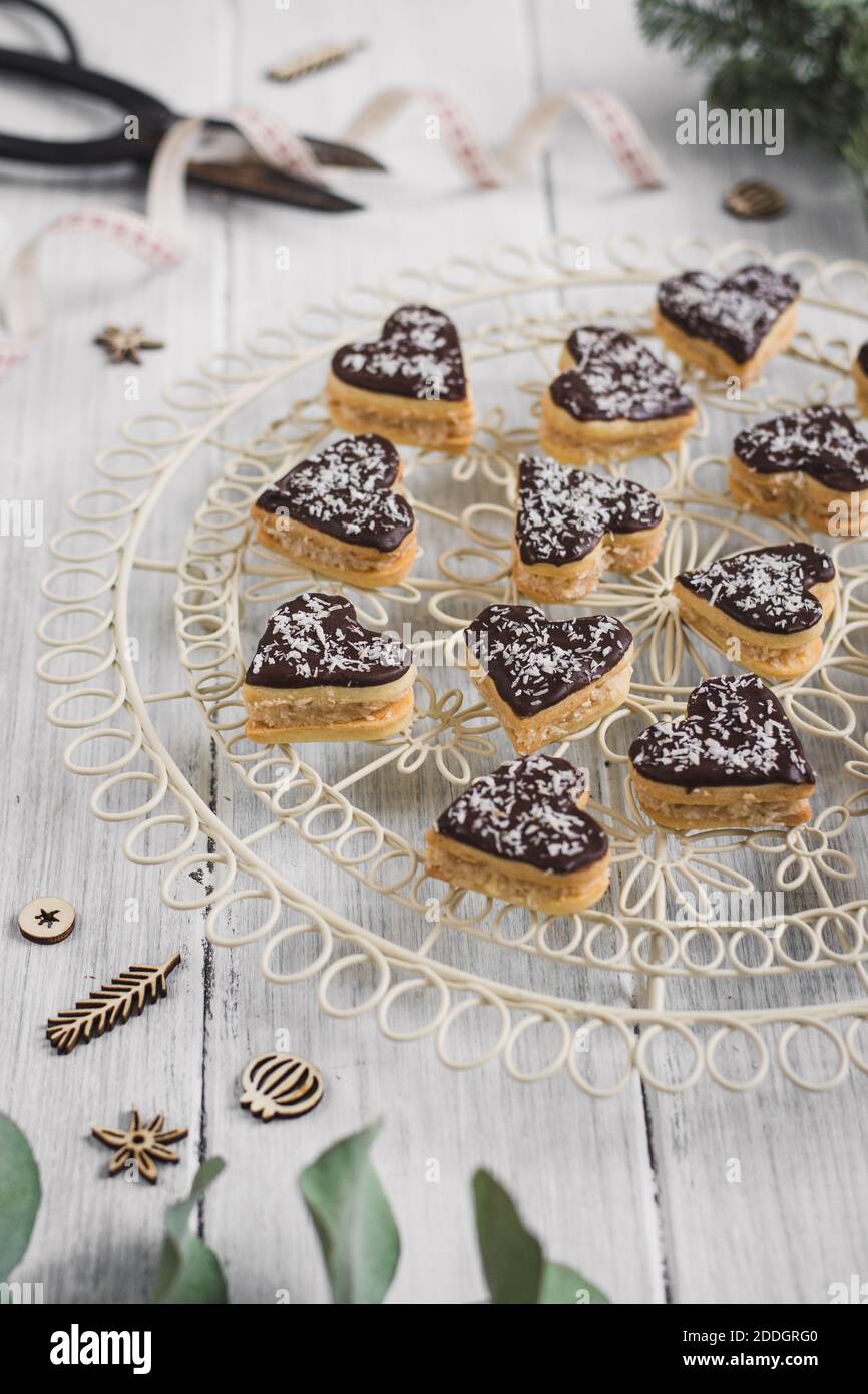 Biscotti di Natale di cuori di cocco Foto Stock