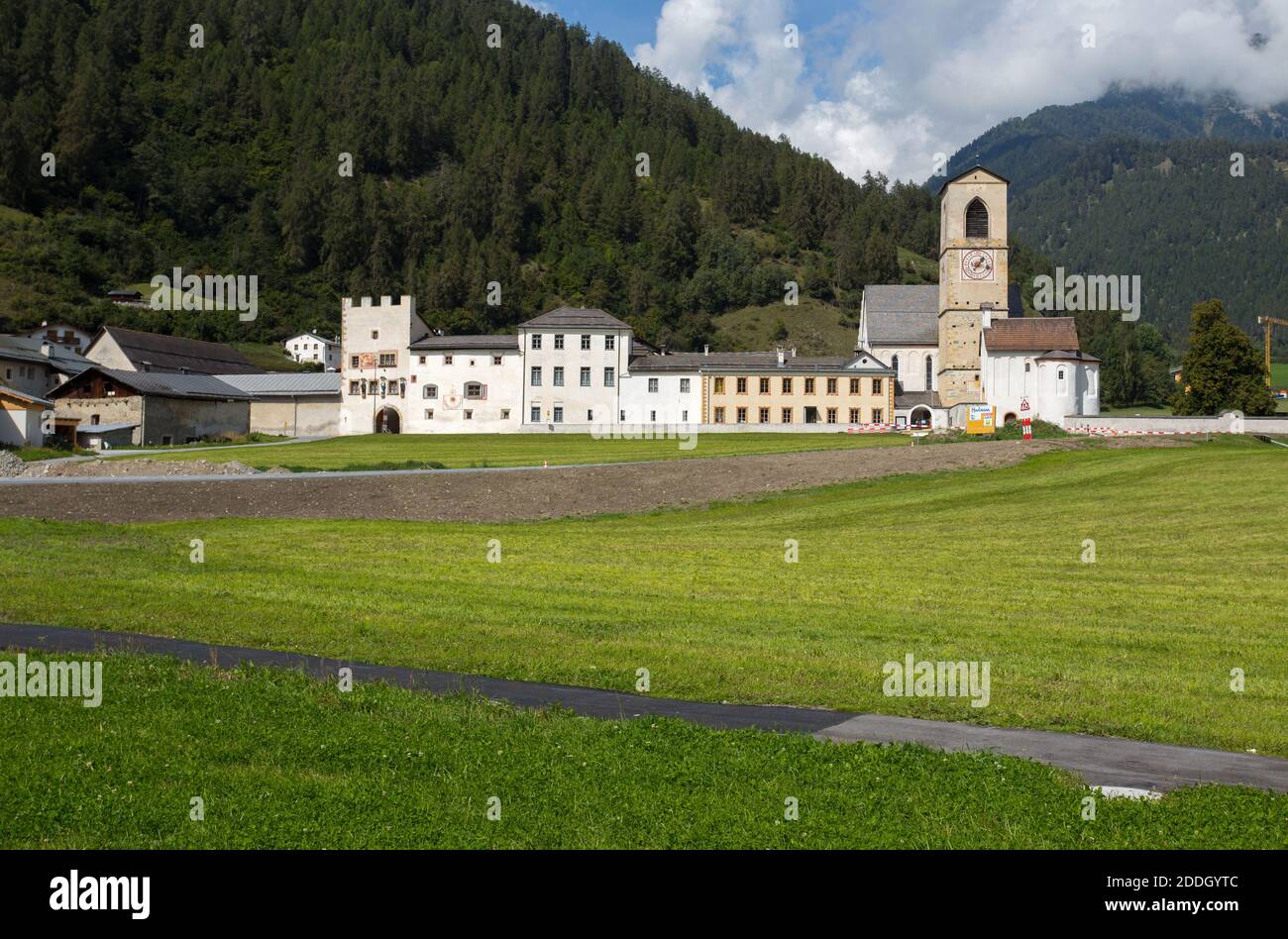 Il Convento di San Giovanni a Mustair, Patrimonio dell'Umanità dell'UNESCO, Svizzera. Foto Stock