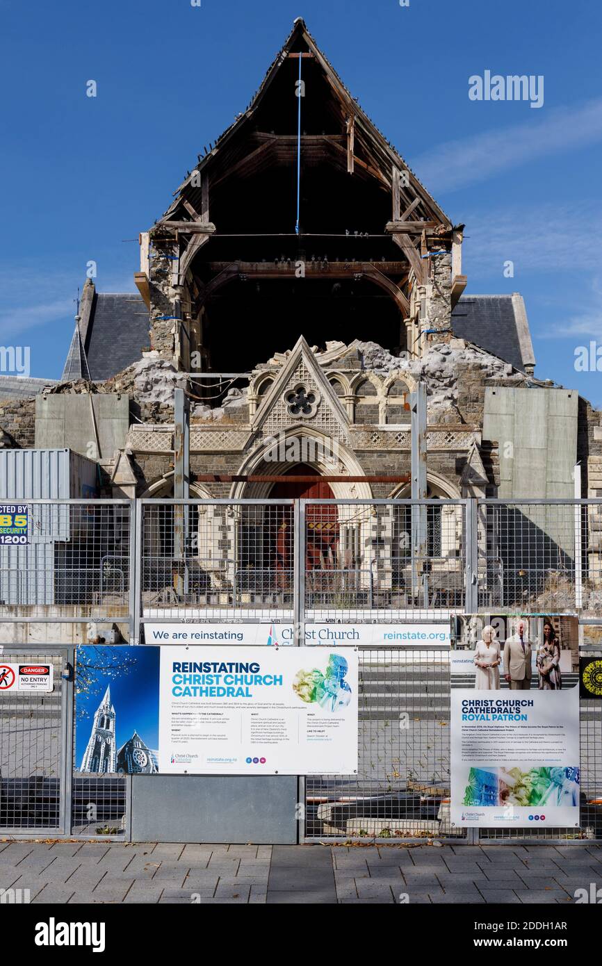 Il terremoto ha danneggiato la Cattedrale di Christchurch del 1904, Christchurch, Nuova Zelanda. In attesa di restauro dopo il terremoto del 2011. Foto Stock