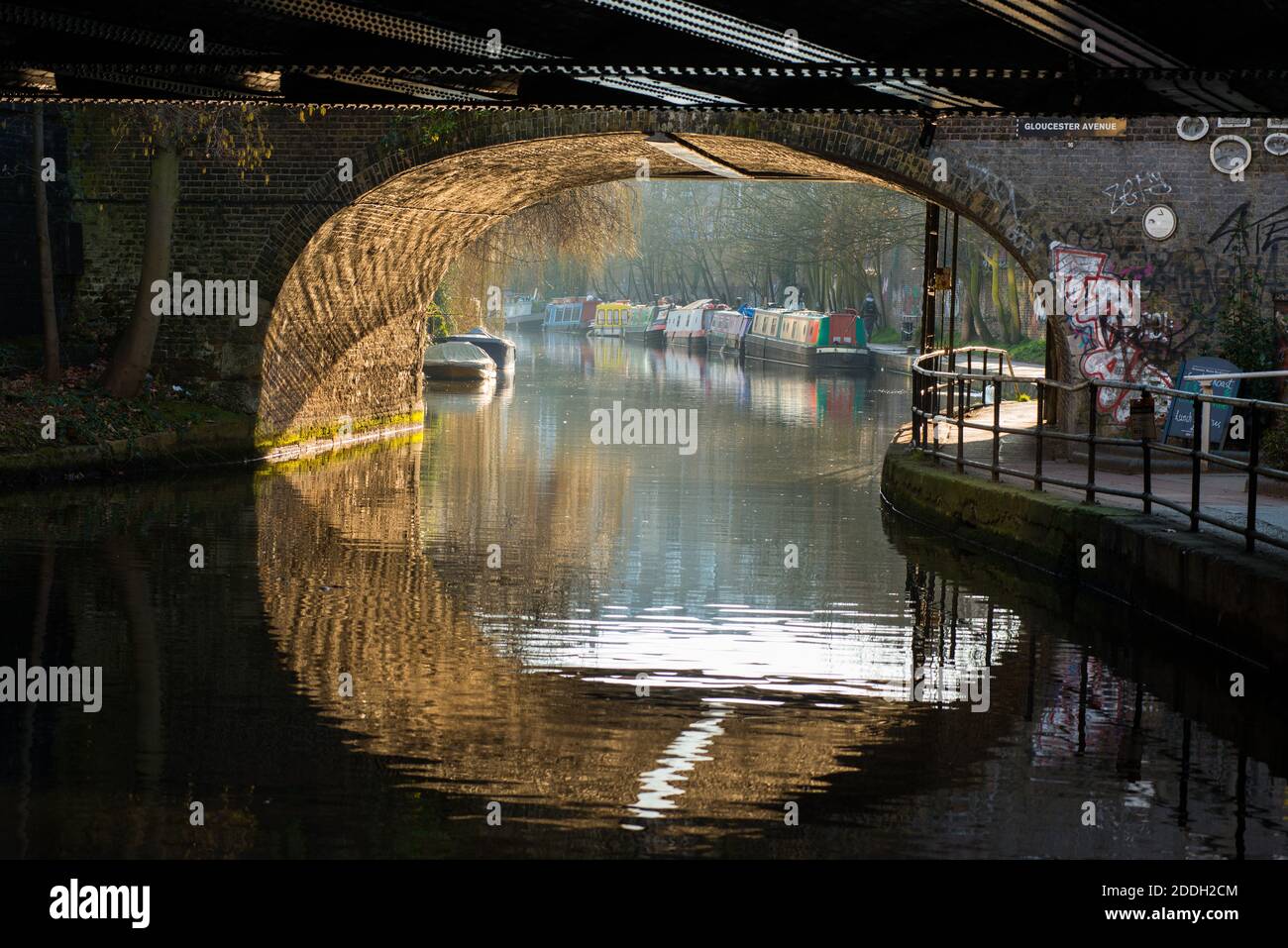 Il Regents Canal a Londra in Inghilterra Foto Stock