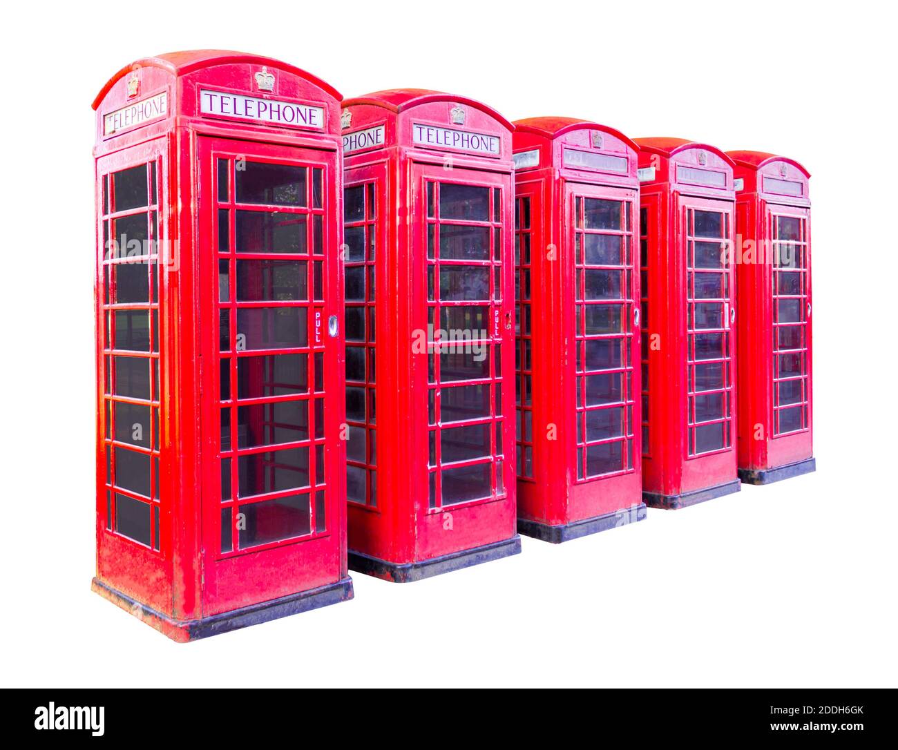 Cinque caselle telefoniche rosse a Londra isolate su sfondo bianco con tracciato di ritaglio Foto Stock