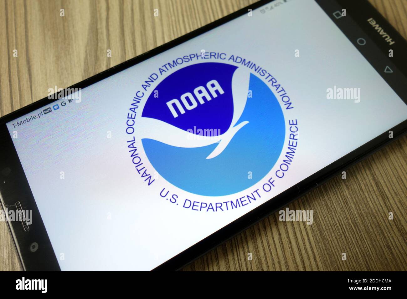KONSKIE, POLONIA - 21 dicembre 2019: Logo della National Oceanic and Atmospheric Administration visualizzato sul telefono cellulare Foto Stock