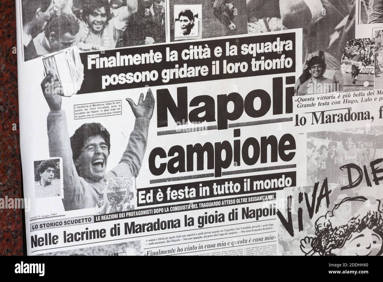 Napoli, Italia - 10 ottobre 2013: Copertina del giornale la Gazzetta dello Sport del 10 maggio 1987. Il team di Napoli vince la Coppa Italia con Dieg Foto Stock