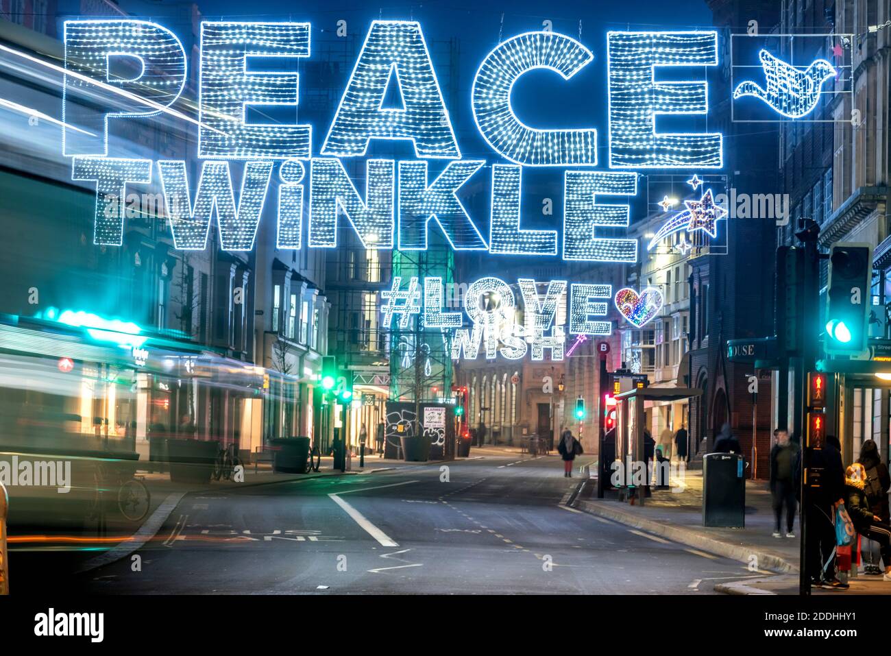 Brighton, 25 novembre 2020: Luci di Natale nella strada Nord normalmente trafficata a Brighton credito: Andrew Hasson / Alamy Live News Foto Stock