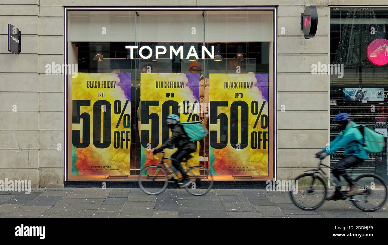 Glasgow, Scotland, UK, 25 novembre 2020: Natale nero Venerdì sotto il livello 4 come pochi acquirenti scesi per le strade nel miglio di stile della scozia Buchanan Street Credit: Gerard Ferry/Alamy Live News Foto Stock