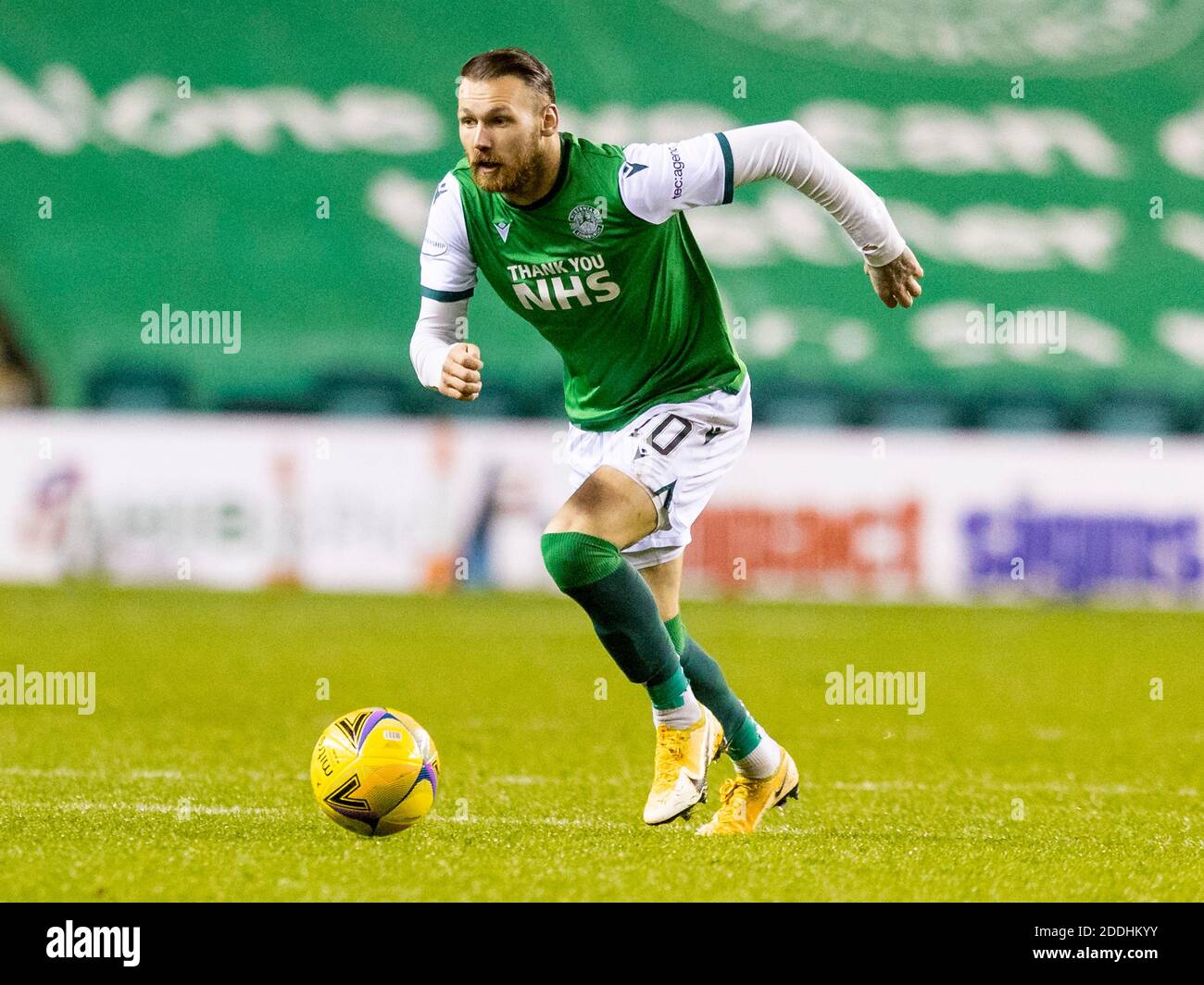 Easter Road, Edimburgo, Scozia, Regno Unito. 24 novembre 2020 Martin Boyle di Hibernian durante il gioco della Premiership Scozzese contro Hibernian e San Giovanni Foto Stock