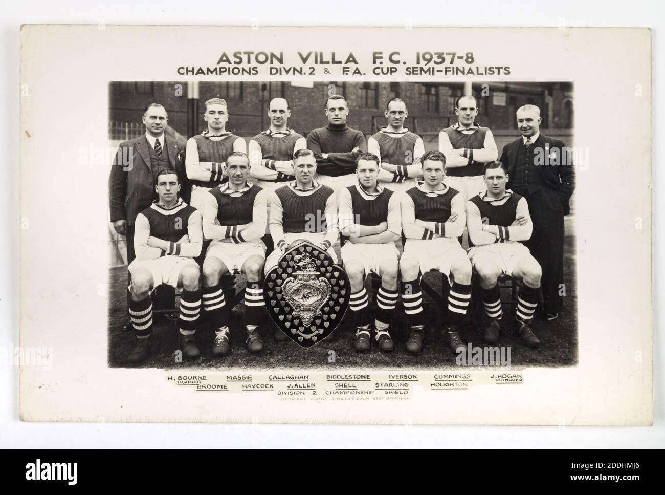 Cartolina, Aston Villa FC 1937-8 viste topografiche, cartolina della squadra di calcio di Birmingham, Aston Villa FC, Champions of (English) Division Two, 1937-38, Storia sociale, Shield, Inghilterra, viste topografiche, storia di Birmingham, Sport, Calcio Foto Stock