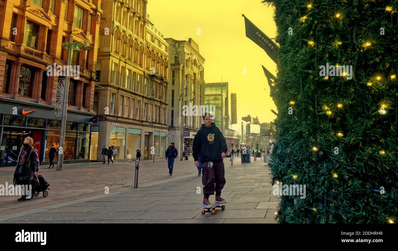 Glasgow, Scotland, UK, 25 novembre 2020: Natale nero Venerdì sotto il livello 4 come pochi acquirenti scesi per le strade nel miglio di stile della scozia Buchanan Street Credit: Gerard Ferry/Alamy Live News Foto Stock