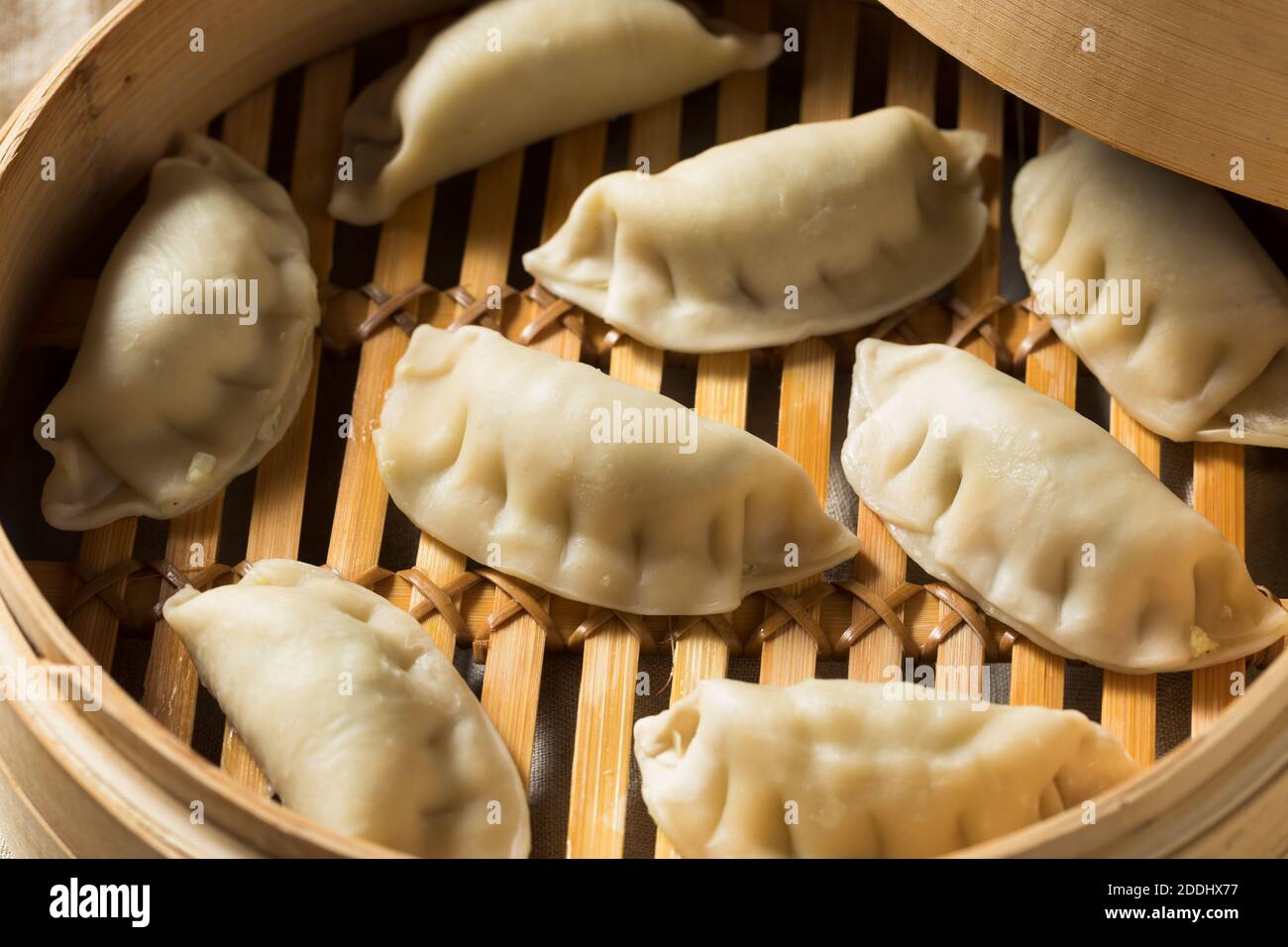 Gnocchi di maiale al vapore fatti in casa pronti a mangiare Foto Stock