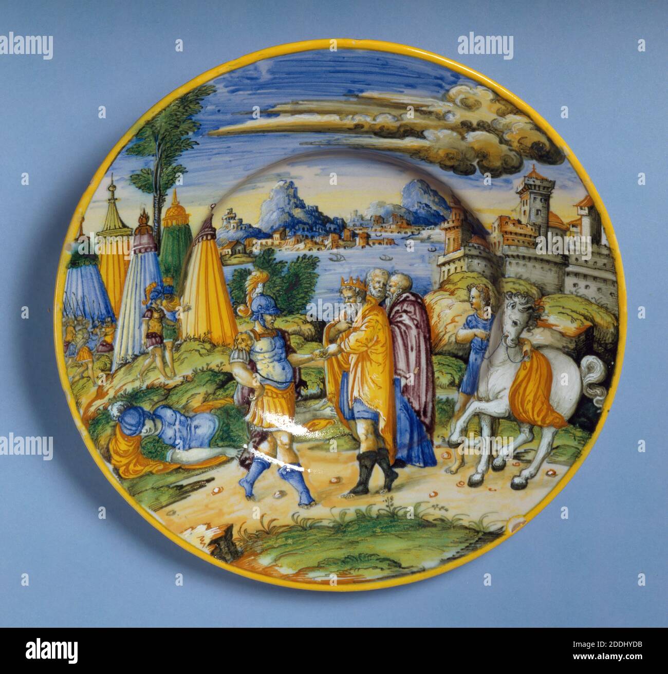 La leggenda di Hector, 1550-1560 attribuito a Fontana Workshop, Italia, Urbino, una maiolica, latta-smaltata terracotta a sezione circolare. Scena dipinta mostra Priam pagando un riscatto per il corpo del figlio, Hector, che è stato ucciso durante l'assedio di Troia., Arti applicate, mitologia greca, piatto, 16 ° secolo, Ceramica, Eartenware Foto Stock