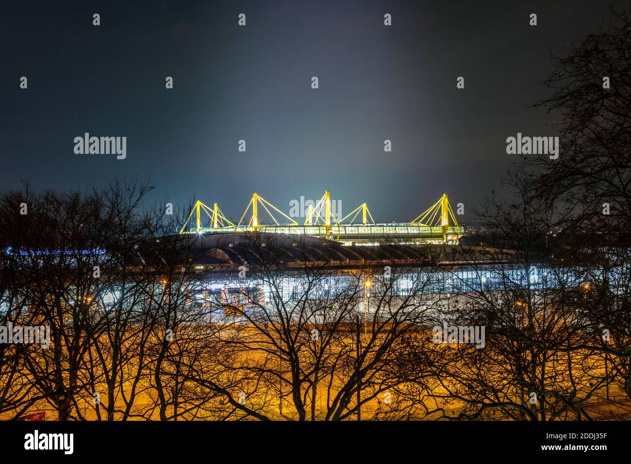 WestfalenStadium des BVB Dortmund, senza spettatori durante una partita in casa nel periodo Corona Foto Stock