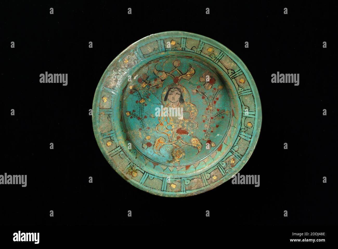 Ciotola, 1200-1300, Fritware, dinastia Ilkhanid (1256-1353), Persia, Iran, Rhages Foto Stock