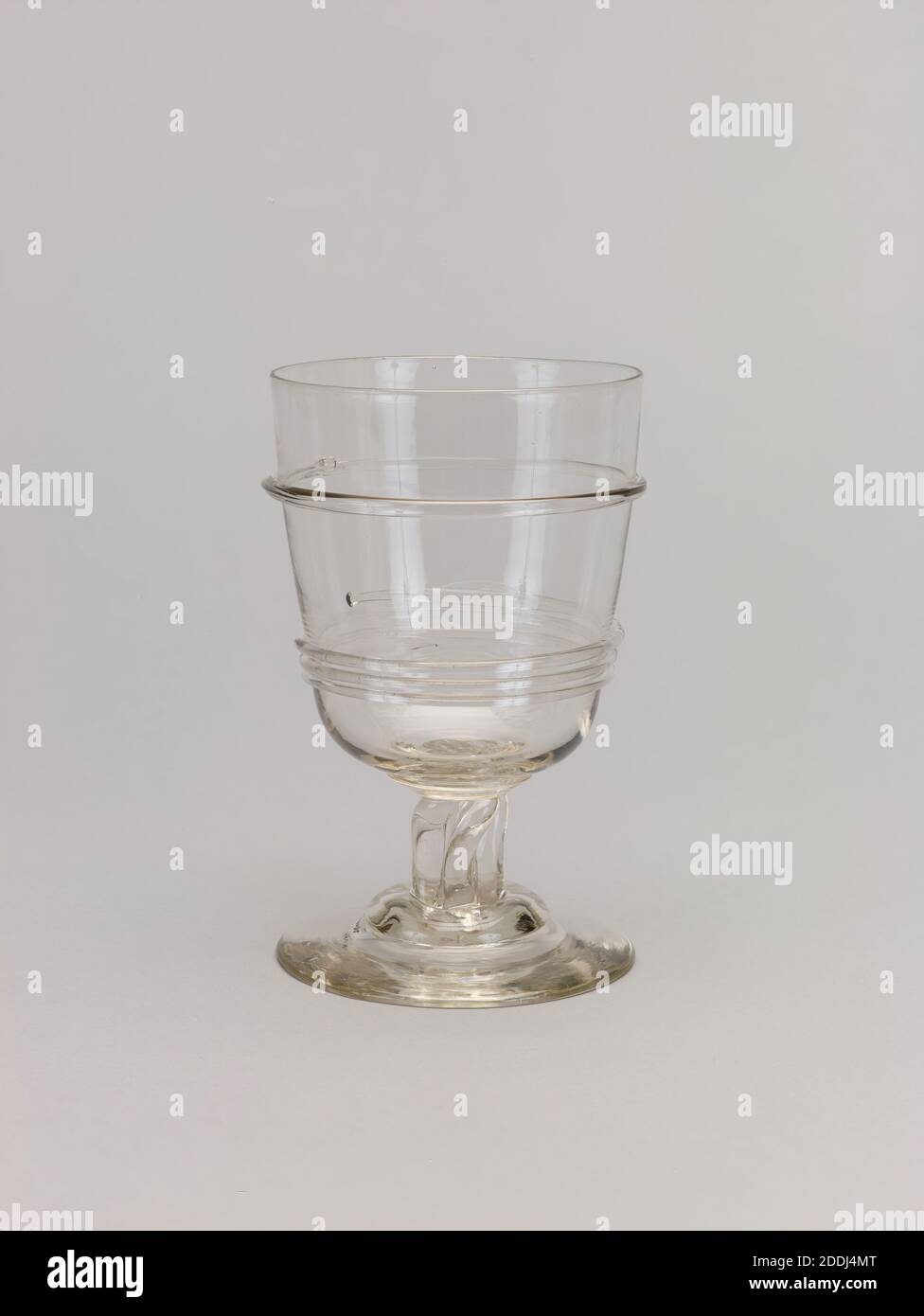 Champagne Glass, 1859-1875 Produttore: James Powell & Sons, Philip Webb, Applied Arts, GlassPre-Raphaelite Foto Stock