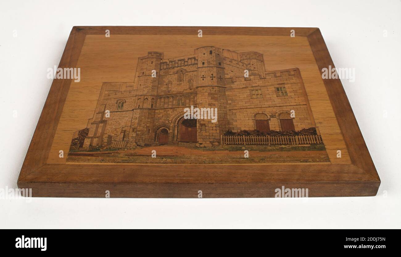 Tunbridgeware Picture, Battle Abbey, 1800-50 Mosaico pannello di Battle Abbey fatto nel laboratorio Fenner e Nye, forse già nel 1820. Si tratta di un pezzo altamente specializzato che utilizza diverse sfumature di mosaico di legno per ottenere un aspetto quasi acquerello. Il costruttore è in grado di mostrare l'abbazia in prospettiva aumentando la dimensione dei blocchi di legno da sinistra a destra. Storia sociale, legno, Mosaico Foto Stock