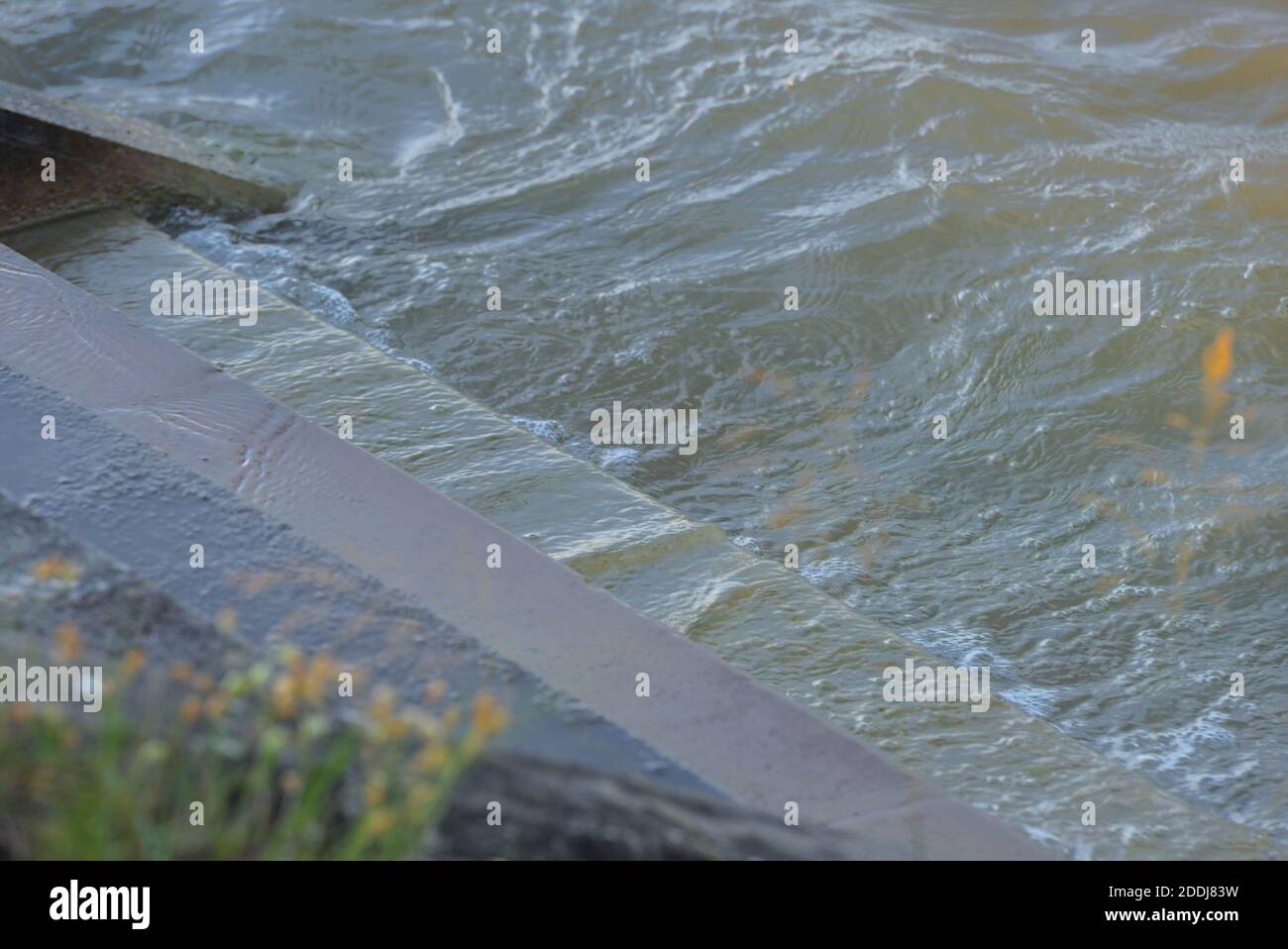 Stufen Eines Abbangs INS Wasser Foto Stock