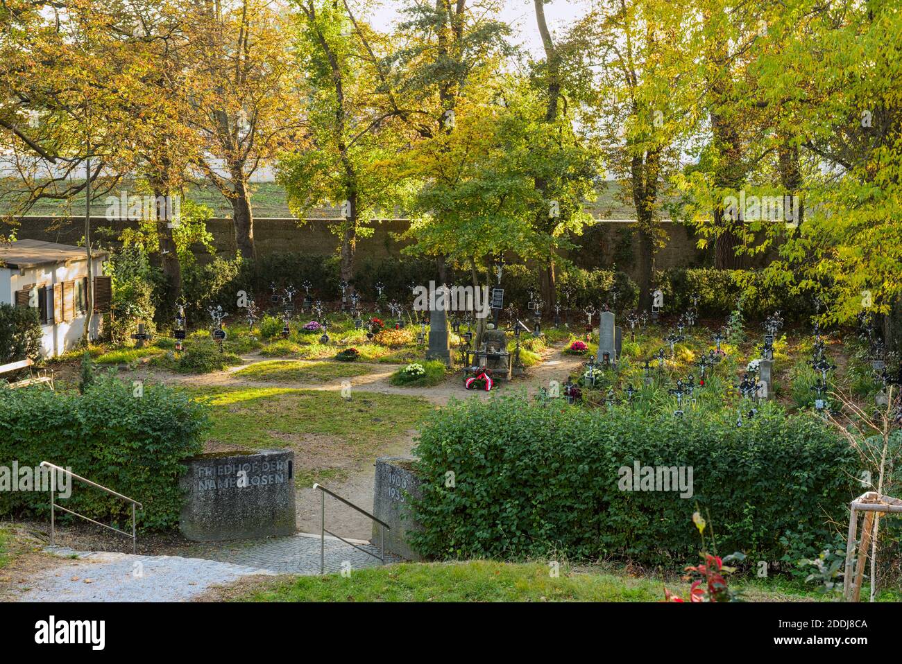 Friedhof der Namenlosen im Herbstlicht Foto Stock