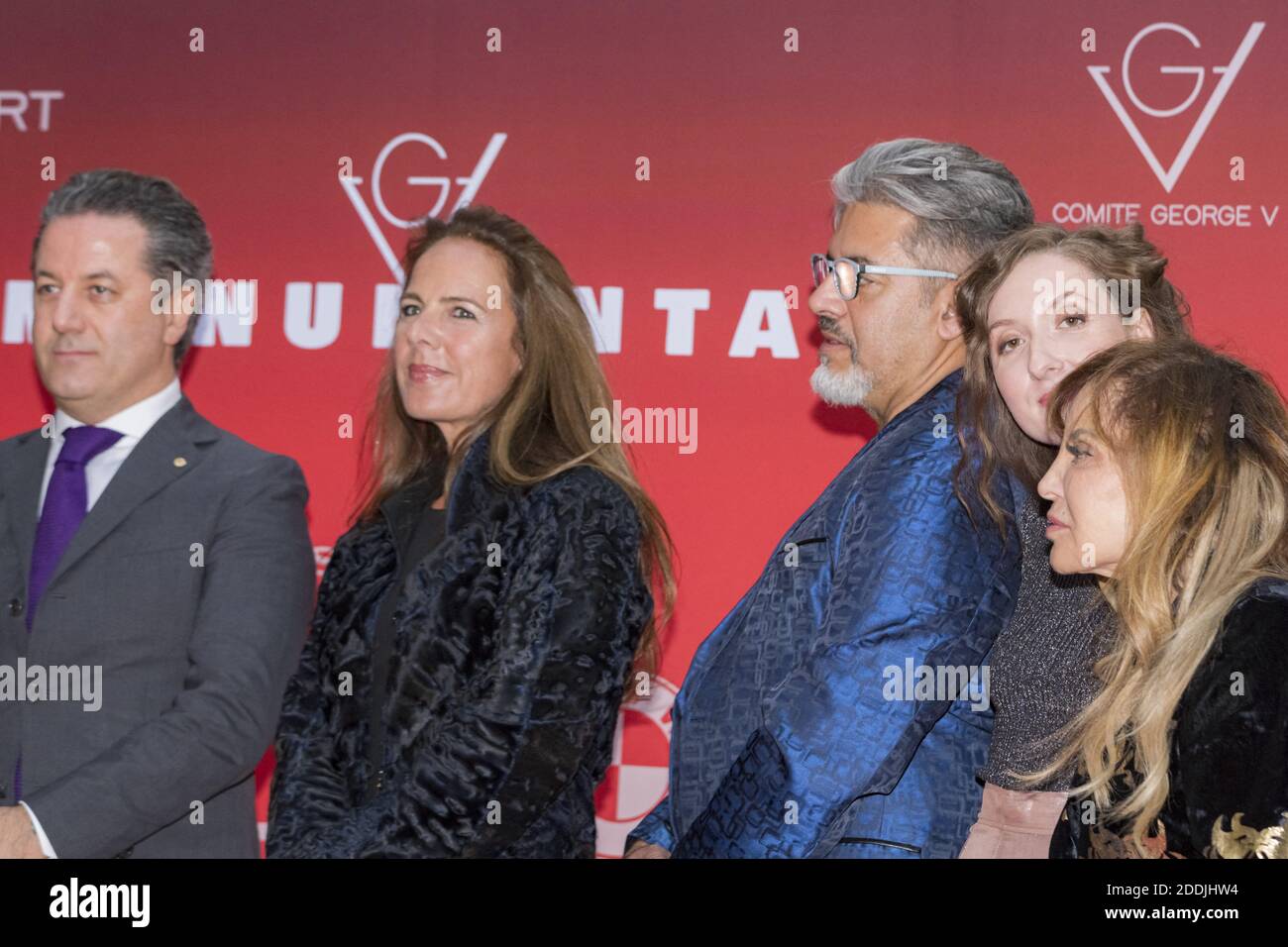 Rémy Makinadjian Presidente del Comité George V, Laurence Jenkell, scultore, pittore e musicista Marcos Marin, fotografo Charlotte mano, scultore Carole A. Feuerman, durante la cerimonia di apertura dell'esposizione GV Monumental per FIAC, Hotel Prince de Galles, Parigi, Francia. Foto di Jana Chiamami J/ABACAPRESS.COM Foto Stock