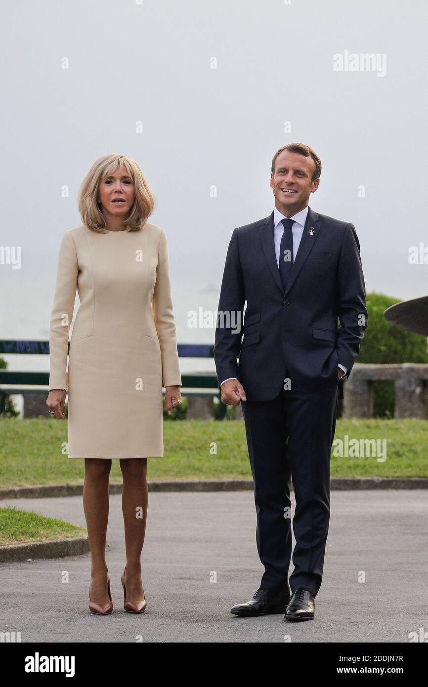 Il presidente francese Emmanuel Macron e sua moglie Brigitte attendono i capi di Stato al faro di Biarritz, nella Francia sud-occidentale, in vista di una cena di lavoro il 24 agosto 2019, il primo giorno del vertice annuale del G7. Foto di Thibaud Moritz/ABACAPRESS.COM Foto Stock