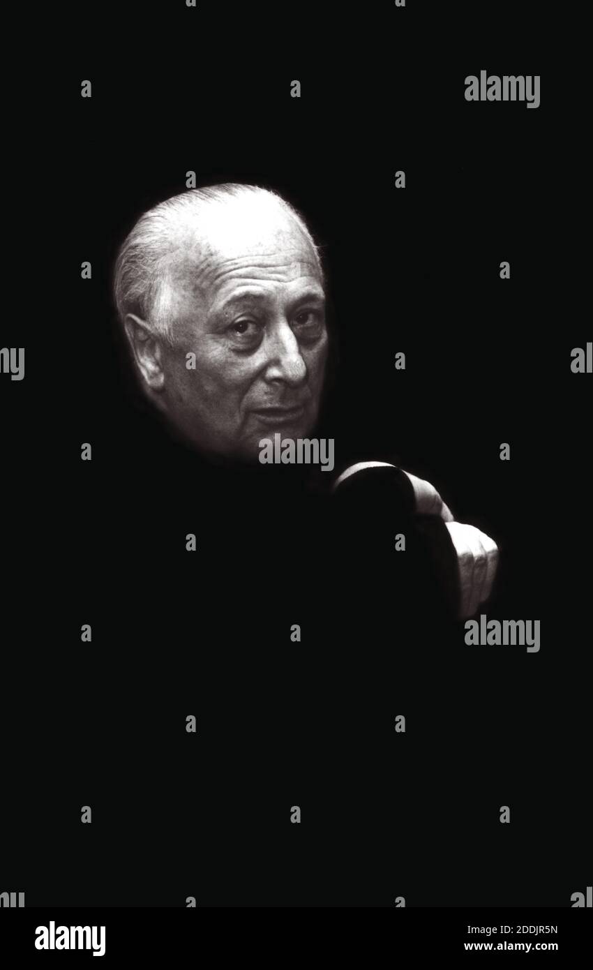 Pianista polacco e compositore classico Wladyslaw Szpilman. Szpilman è ampiamente conosciuto come la figura centrale nel film romano del 2002 Polanski il pianista, che si basava sul racconto autobiografico di Szpilman su come egli sopravvisse all'occupazione tedesca di Varsavia e all'Olocausto. 'Il pianista' (2002) Photo credit: Focus Features / The Hollywood Archive / file Reference N. 34078-0428FSTHA Foto Stock