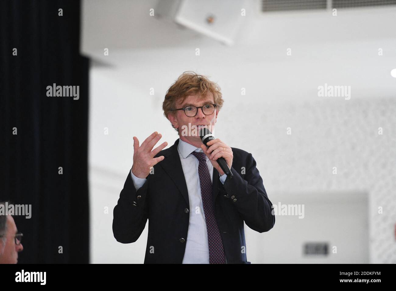 Marc Fesneau, ministro francese incaricato delle relazioni con il Parlamento, durante uno scambio con funzionari eletti a livello territoriale per parlare dei conti relativi ai territori, il 19 luglio 2019, a Nozay, Francia occidentale. Foto di Ronan Houssin/ABACAPRESS.COM Foto Stock