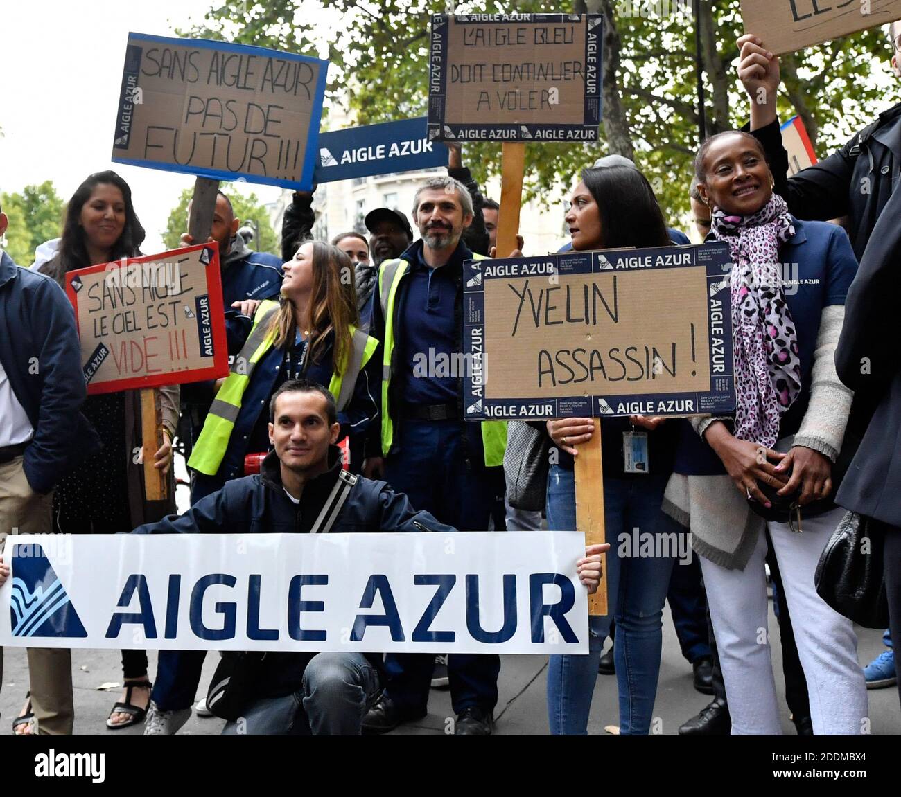 I dipendenti della compagnia aerea francese Aigle Azur manifestano al di fuori del ministero dei Trasporti francese, il 9 settembre 2019 a Parigi. La seconda compagnia aerea francese Aigle Azur, che è entrata in amministrazione controllata questa settimana, prevede di annullare tutti i voli a partire da venerdì sera, in quanto cerca di un'offerta di acquisto per salvare l'azienda. Foto di Karim Ait Adjedjou/Avenir Pictures/ABACAPRESS.COM Foto Stock