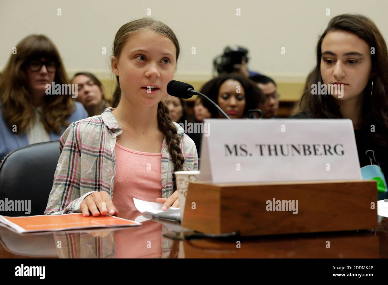 L'attivista svedese per i cambiamenti climatici Greta Thunberg testimonia di un'audizione del Congresso su "voci alla guida della prossima generazione sulla crisi globale del clima" a Capitol Hill, a Washington, il 18 settembre 2019. Mentre Thunberg è a Washington, gli sciatori dimostreranno anche al di fuori della Casa Bianca e del Congresso, incontrando i membri del Congresso, e parlando di contenzioso federale in corso che richiederebbe agli Stati Uniti di affrontare la crisi climatica. Foto di Yuri Grippas/ABACAPRESS.COM Foto Stock