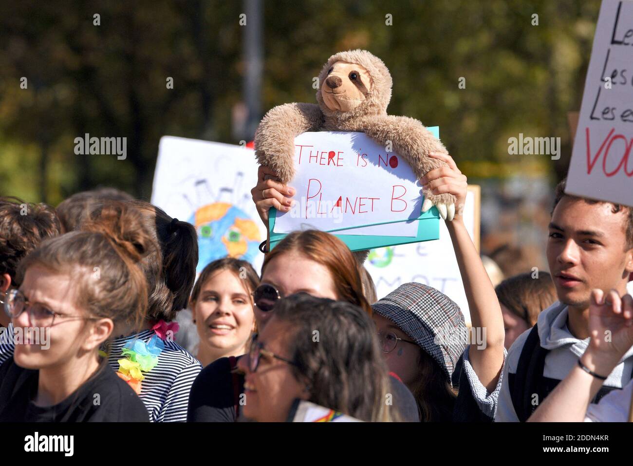 Manifesti durante il clima marcia che ha riunito quasi 5,000 persone a Strasburgo, Francia, il 21 settembre 2019. Questo incontro mira a chiedere al governo francese che vengano adottate misure concrete di fronte al cambiamento climatico. Foto di Nicolas Roses/ABACAPRESS.COM Foto Stock