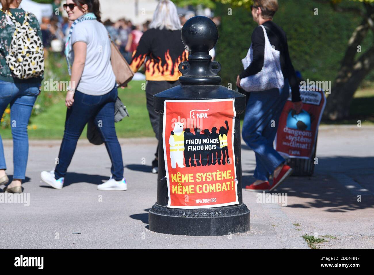 Manifesti durante il clima marcia che ha riunito quasi 5,000 persone a Strasburgo, Francia, il 21 settembre 2019. Questo incontro mira a chiedere al governo francese che vengano adottate misure concrete di fronte al cambiamento climatico. Foto di Nicolas Roses/ABACAPRESS.COM Foto Stock