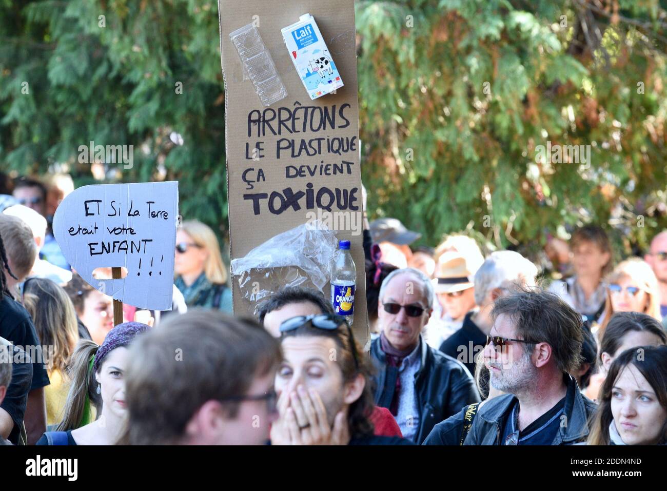 Manifesti durante il clima marcia che ha riunito quasi 5,000 persone a Strasburgo, Francia, il 21 settembre 2019. Questo incontro mira a chiedere al governo francese che vengano adottate misure concrete di fronte al cambiamento climatico. Foto di Nicolas Roses/ABACAPRESS.COM Foto Stock