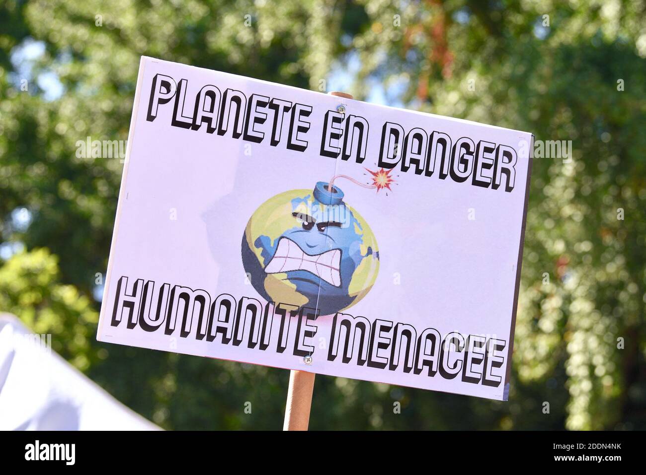 Manifesti durante il clima marcia che ha riunito quasi 5,000 persone a Strasburgo, Francia, il 21 settembre 2019. Questo incontro mira a chiedere al governo francese che vengano adottate misure concrete di fronte al cambiamento climatico. Foto di Nicolas Roses/ABACAPRESS.COM Foto Stock