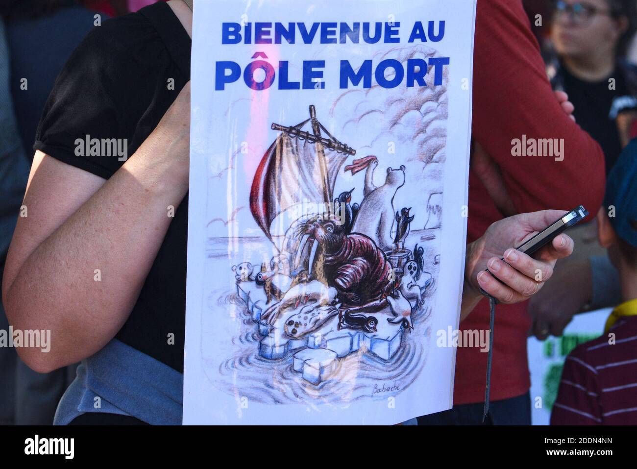 Manifesti durante il clima marcia che ha riunito quasi 5,000 persone a Strasburgo, Francia, il 21 settembre 2019. Questo incontro mira a chiedere al governo francese che vengano adottate misure concrete di fronte al cambiamento climatico. Foto di Nicolas Roses/ABACAPRESS.COM Foto Stock