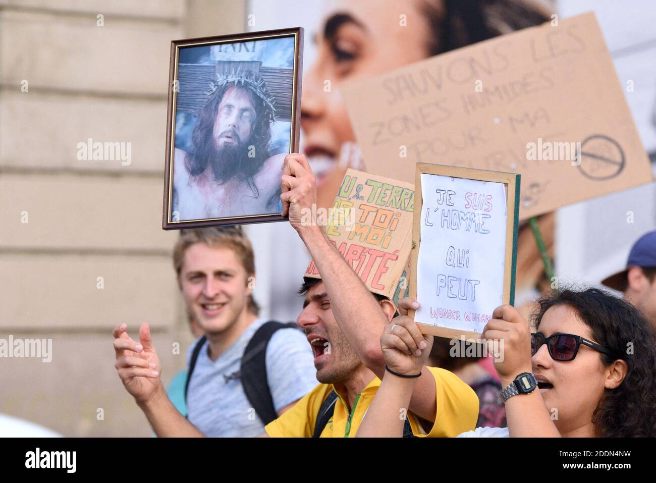 Manifesti durante il clima marcia che ha riunito quasi 5,000 persone a Strasburgo, Francia, il 21 settembre 2019. Questo incontro mira a chiedere al governo francese che vengano adottate misure concrete di fronte al cambiamento climatico. Foto di Nicolas Roses/ABACAPRESS.COM Foto Stock