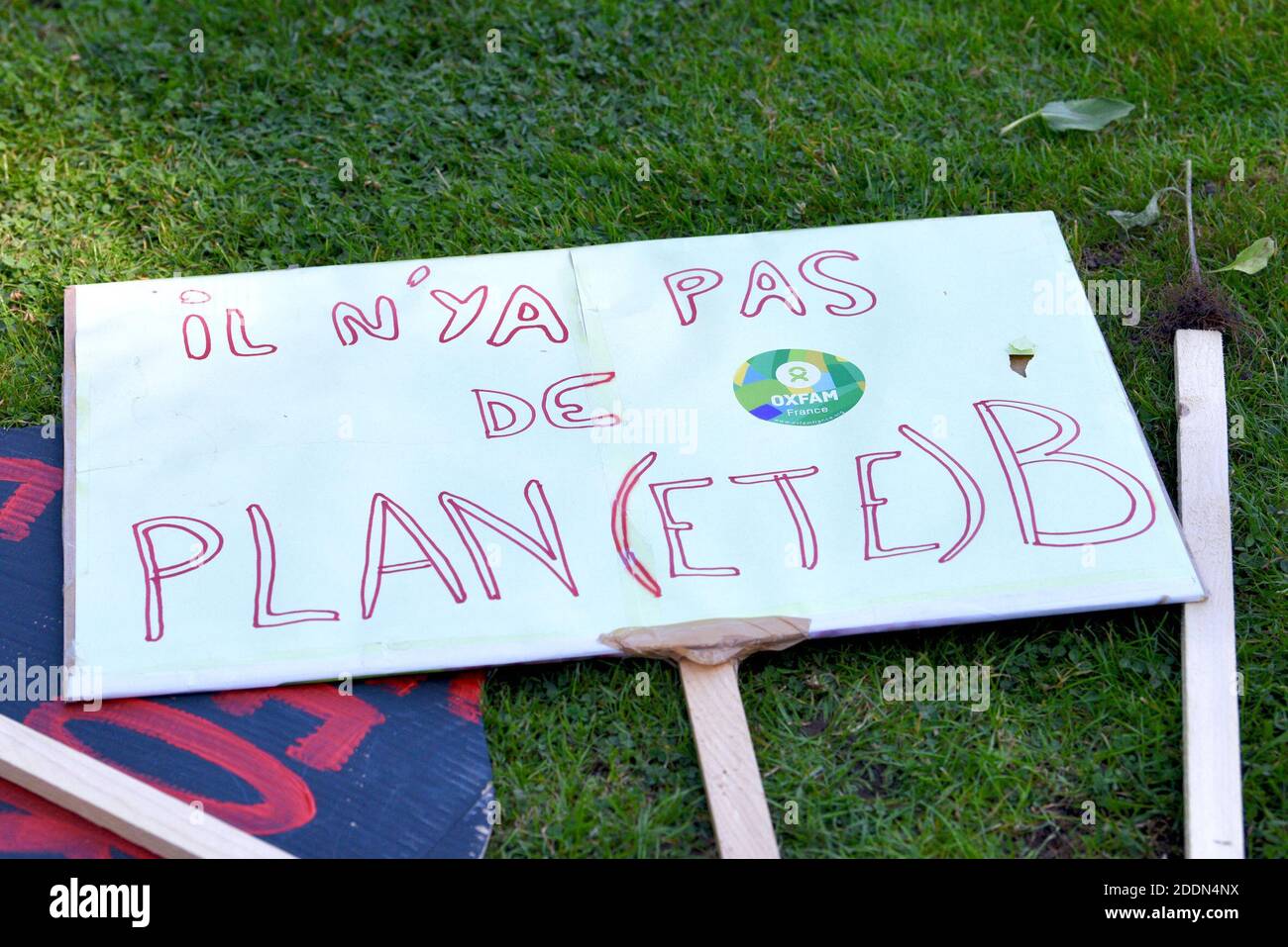 Manifesti durante il clima marcia che ha riunito quasi 5,000 persone a Strasburgo, Francia, il 21 settembre 2019. Questo incontro mira a chiedere al governo francese che vengano adottate misure concrete di fronte al cambiamento climatico. Foto di Nicolas Roses/ABACAPRESS.COM Foto Stock